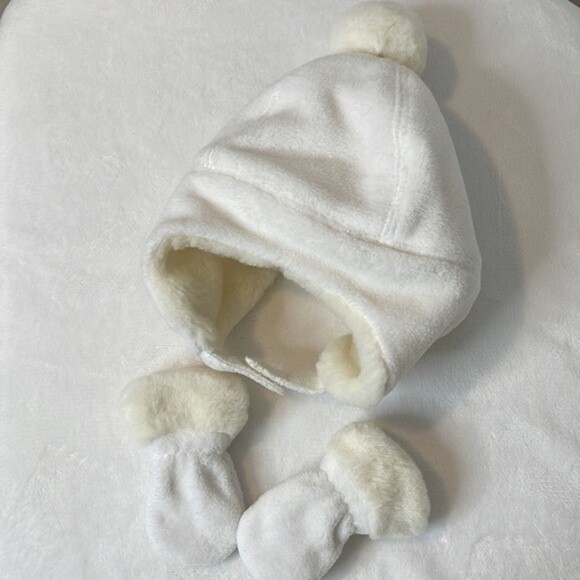 Gap Winter Hat and Mittens Size 6-12mos - Picture 2 of 6